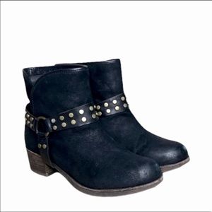 UGG BLACK HARNESS BOOTS